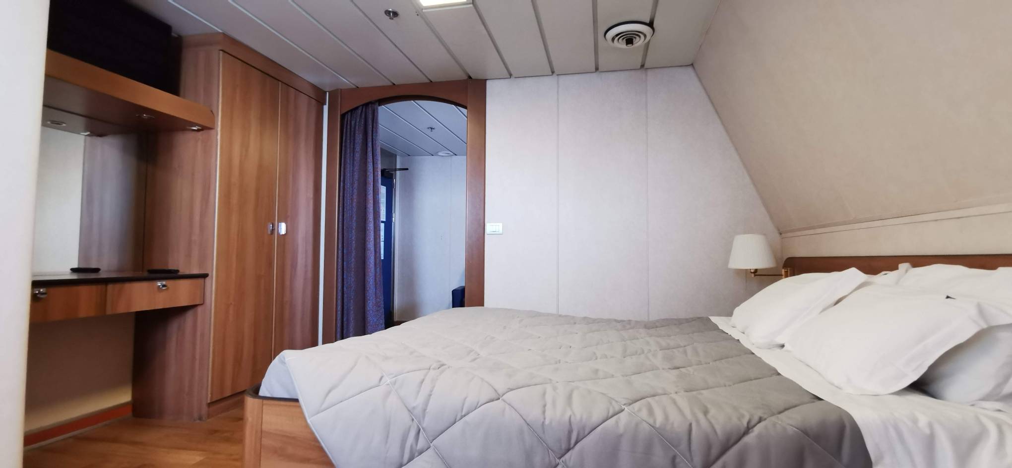 Grimaldi Lines Nave Corfu Junior Suite