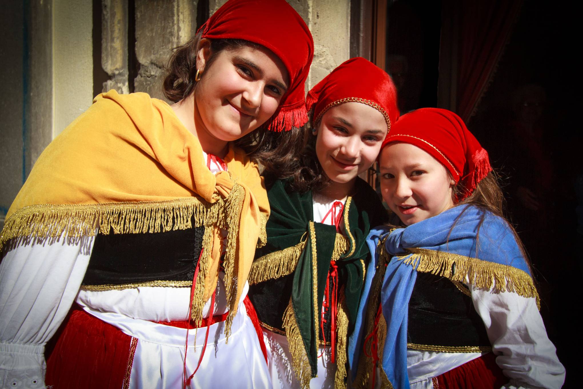 Sicilia-ragazze-in-abito-tradizionale sagre d'autunno