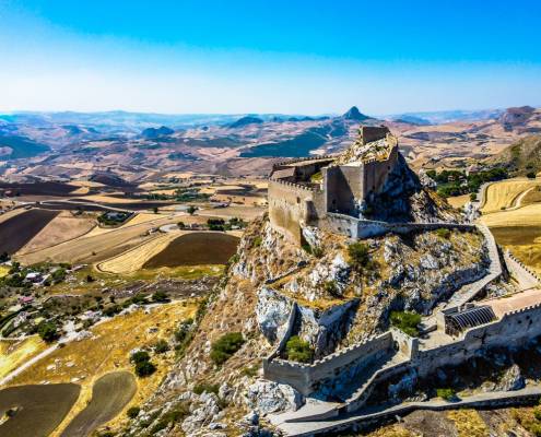 Antica_Fiera_del_Castello_a_Mussomeli_è_un_esperienza_da_non_perdere_tra_cortei_storici_e_tanto_altro