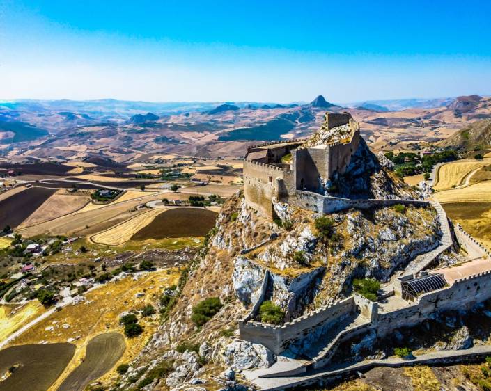 Antica_Fiera_del_Castello_a_Mussomeli_è_un_esperienza_da_non_perdere_tra_cortei_storici_e_tanto_altro