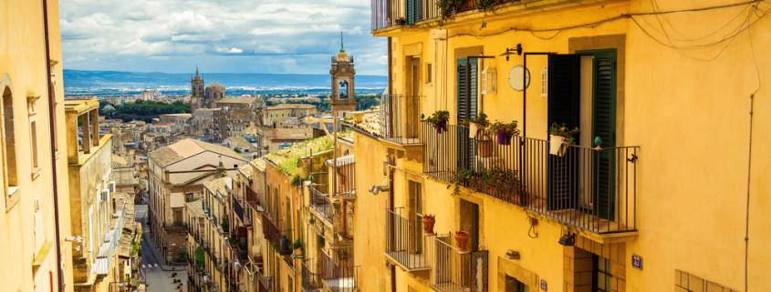 A_Caltagirone_i_famosissimi_mercatini_di_Natale_presenti_dal_1_dicembre_al_6_gennaio