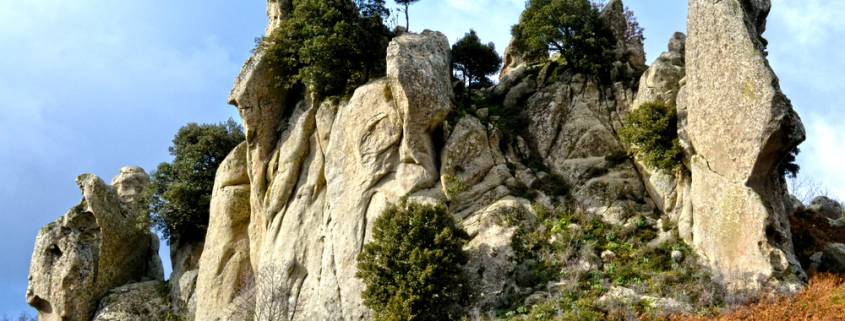Montalbano_Elicona__Sicilia__borgo_medievale_incastonato_in_mezzo_alla_natura