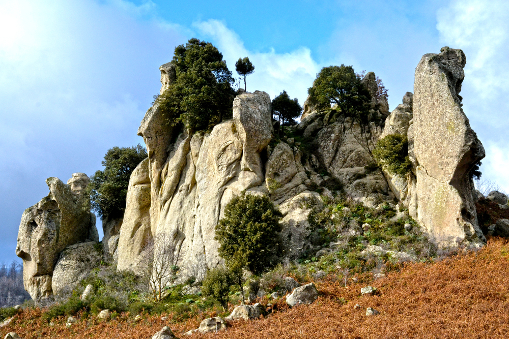 Montalbano_Elicona__Sicilia__borgo_medievale_incastonato_in_mezzo_alla_natura