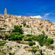 La_Festa_di_Mori_e_Cristiani_di_Bocairent_a_Valencia_in_onore_del_patrono_San_Blas_è_una_delle_celebrazioni_più_antiche_della_Spagna