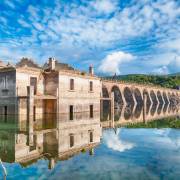 Lago_Omodeo_perfetto_per_un_giro_in_Canoa_tra_mare_cristallino_e_paesaggi_mozzafiato