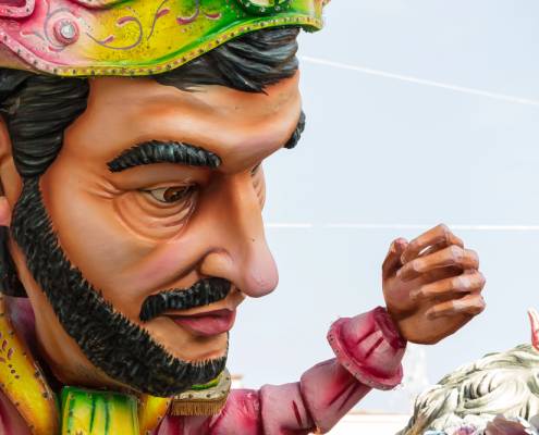 Vivi_il_Carnevale_di_Acireale_2026__itinerario_con_Grimaldi_Lines_tra_Sicilia__carri_e_tradizioni maschera di carnevale