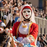 donna vestita di carnevale in sardegna