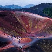 cratere del monte etna in sicilia