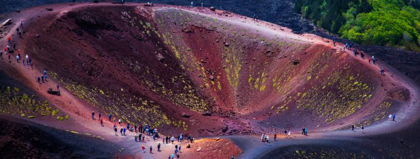cratere del monte etna in sicilia